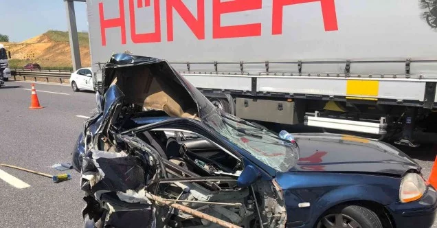 Sancaktepe Kuzey Marmara Otoyolunda yavaşlayan otomobile kamyonet çarptı: 1 yaralı