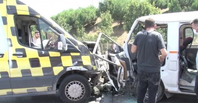Sancaktepe’de hatalı sollama: 2 araca çarpan şoför araç içinde sıkıştı