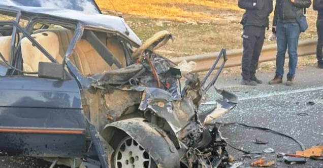 Şanlıurfa’da kamyonet ile otomobil çarpıştı: 1 ölü, 1 yaralı