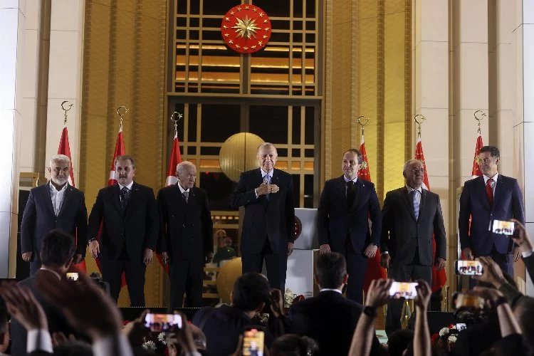 Seçim sonrası Cumhur İttifakı liderlerinden tarihi poz