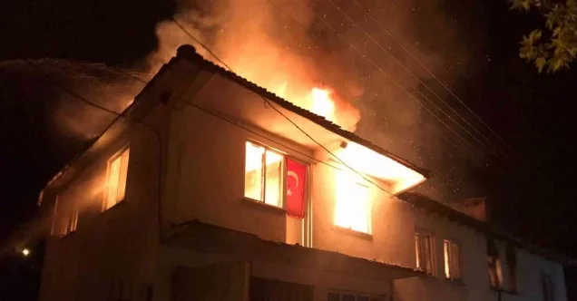 Şehidin evinde çıkan yangında Türk bayrağı ve Kur’an-ı Kerim yanmadı