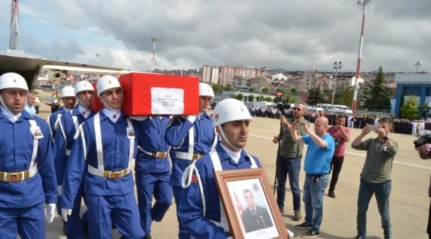 Şehit Uzman Çavuş Bahattin Baştan’ın cenazesi askeri uçakla Trabzon’a getirildi