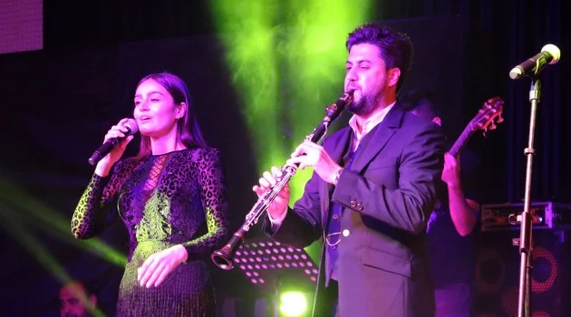 Serkan Çağrı ve Elif Buse Doğan, Keşan'da konser verdi