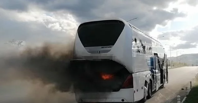 Seyir halindeki yolcu otobüsünde yangın çıktı
