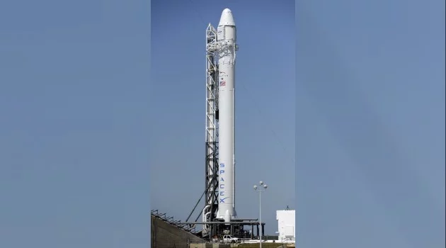 Şiddetli rüzgar SpaceX’in Falcon 9 roketinin fırlatılmasını erteletti