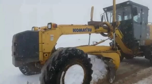 Siirt’te kar yağışı nedeni ile kapanan grup köy yolları ulaşıma açıldı