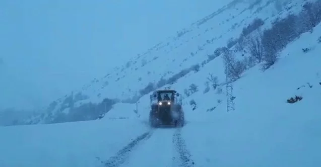 Siirt’te kar yolları kapattı, ekipler seferber oldu