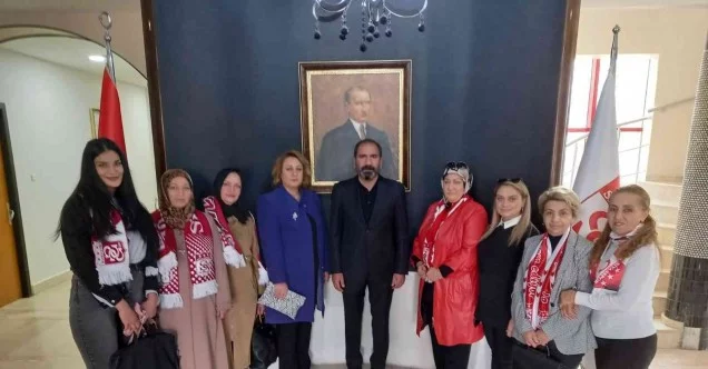 Sivasspor’a kadın taraftarlardan moral ziyareti