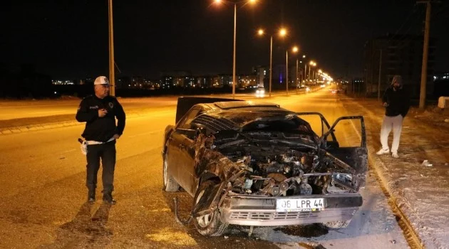 Sivas’ta takla atan otomobil metrelerce sürüklendi: 3 yaralı