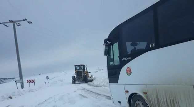 Söğüt-Eskişehir karayolu ulaşıma kapandı, araçlar yolda mahsur kaldı