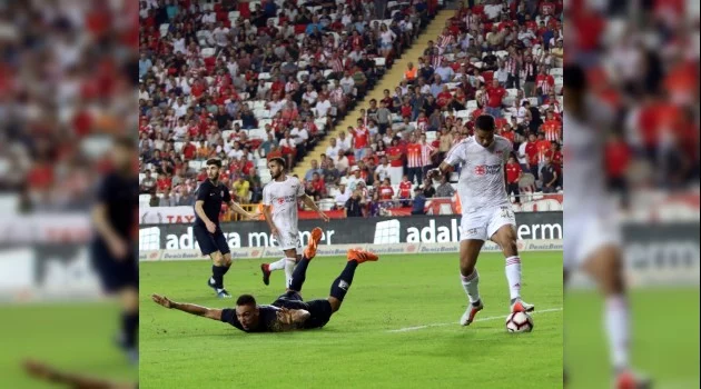 Spor Toto Süper Lig: Antalyaspor: 2 - DG Sivasspor: 1 (İlk Yarı)