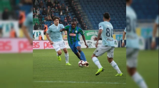 Spor Toto Süper Lig: Çaykur Rizespor: 0 - Medipol Başakşehir: 0 (İlk yarı)