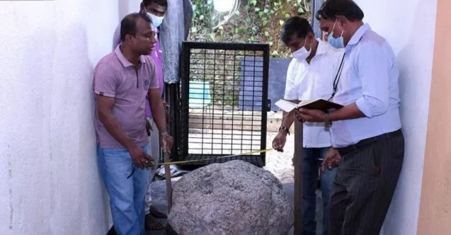 Sri Lankalı işçiler bahçede kuyu kazarken dünyanın en büyük safirini buldu
