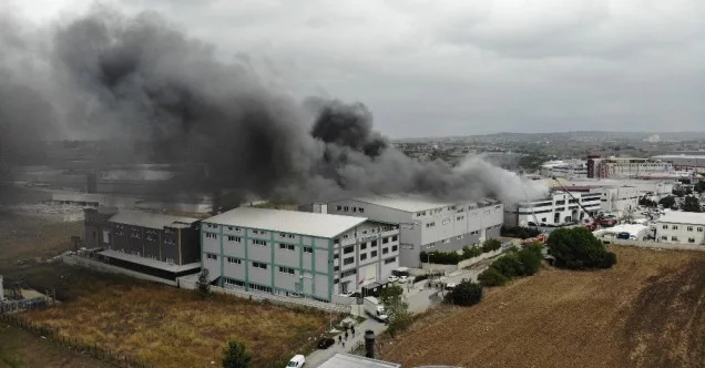 Sünger fabrikasındaki yangın drone ile görüntülendi