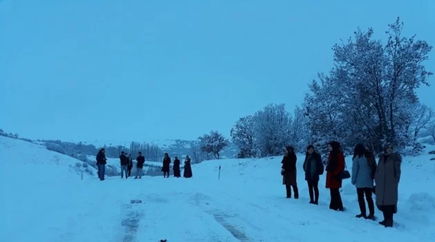Sungurlu’da köye giden öğretmenler karda mahsur kaldı