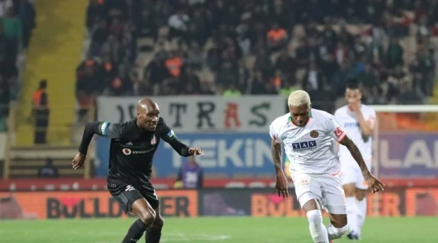 Süper Lig: Alanyaspor: 1 - Beşiktaş: 2  (Maç sonucu)