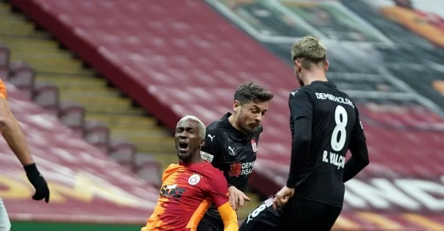 Süper Lig: Galatasaray: 1 - DG Sivasspor: 2 (İlk yarı)