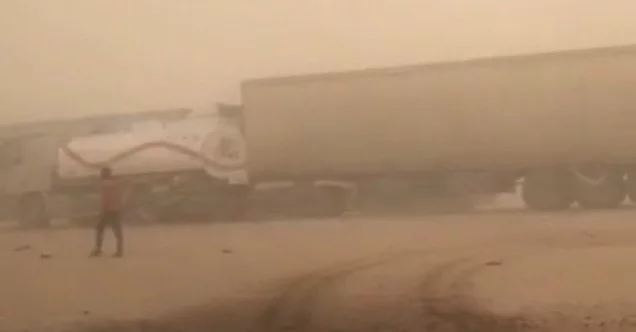Suudi Arabistan’da kum fırtınasında zincirleme kaza: 2 ölü, 14 yaralı