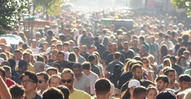 Taksim’de hafta sonu yoğunluğu