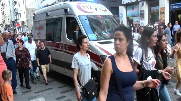 Taksim’deki bir mağazada düşen kişi bacağından yaralandı