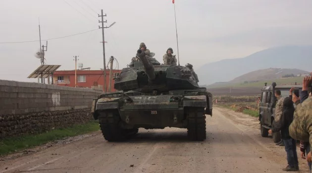 Tanklar Afrin’e ilerliyor