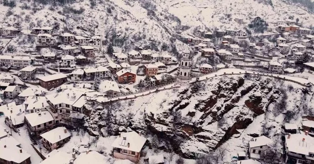 Tarihi Osmanlı kasabası Göynük, beyaz örtüyle kaplandı