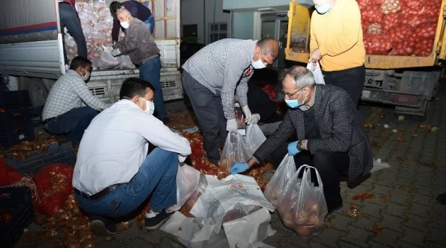 Tarsus’ta her gün 3 mahalleye gıda, maske ve dezenfektan desteği