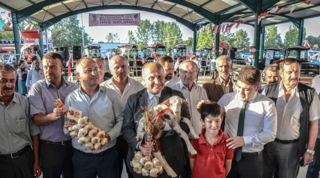 Taşköprü’de en iyi sarımsak üreticisi ve en iyi buzağı yetiştiricisi yarışması düzenlendi