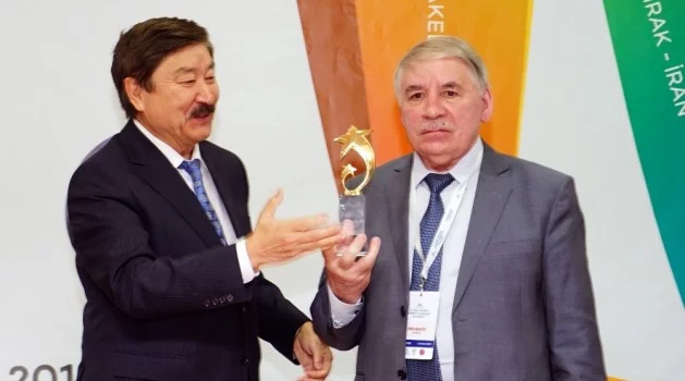 Tatar Şair ile Azerbaycanlı yazar, ödülünü Kastamonu’da aldı