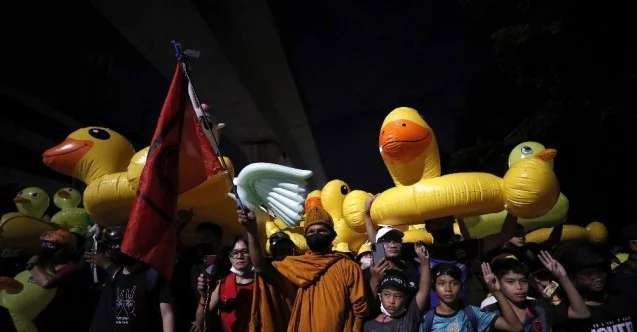 Tayland’da monarşi karşıtları yeniden sokaklarda