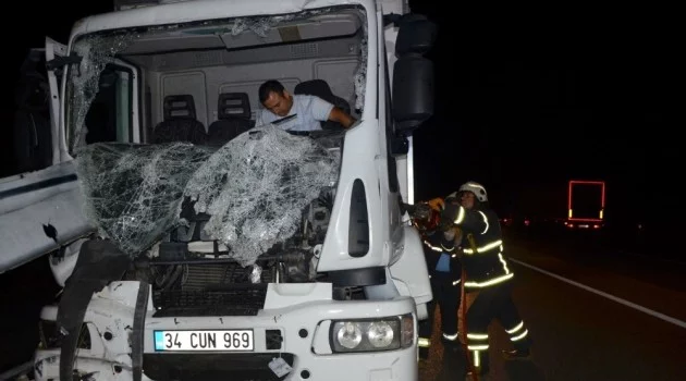 Tekirdağ’da kamyon tıra arkadan çarptı: 1 yaralı