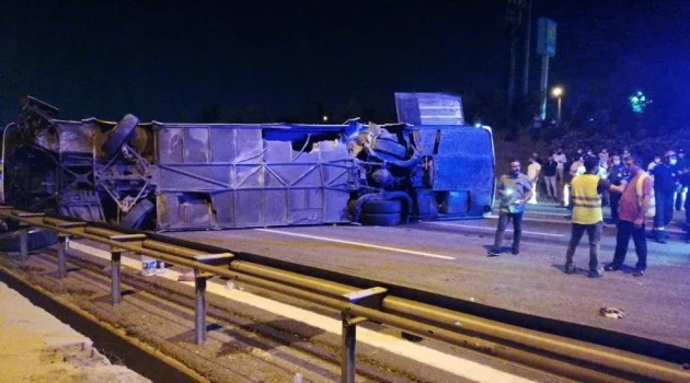 TEM Otoyolu’nda yolcu otobüsü devrildi: 1 ölü, 17 yaralı