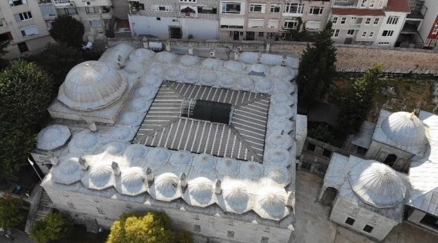 Tepkilerin ardından klima üniteleri kaldırılan 472 yıllık Mihrimah Sultan Cami Külliyesi havadan görüntülendi