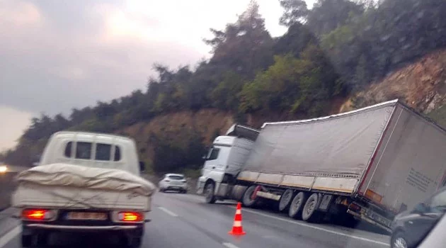 Bursa-Ankara yolunda tır kazası trafiği kitledi
