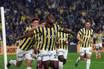 Trabzonspor'a şans tanımadılar! Fenerbahçe şampiyonluk umutlarını sürdürdü