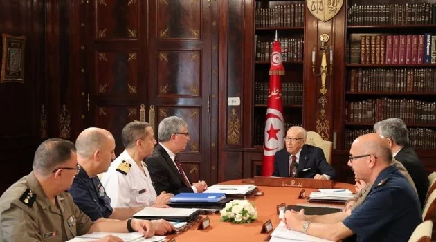Tunus Savunma Bakanı darbe iddialarını yalanladı