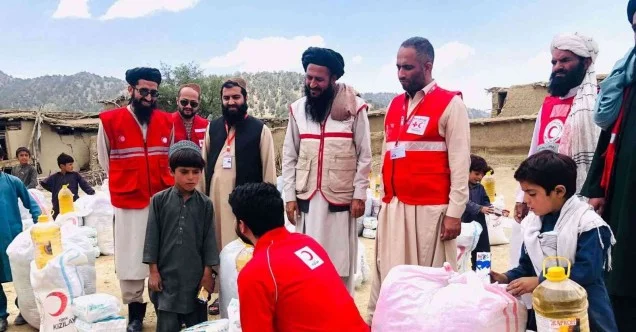 Türk Kızılay’ından Afgan depremzedelere yardım
