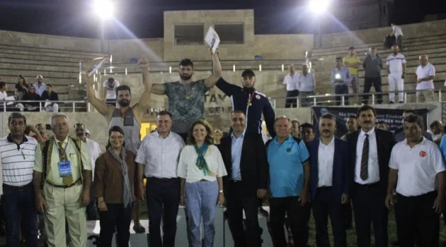 Türkiye Aba Güreşi Şampiyonası Başpehlivanı Ömer Yavuz oldu