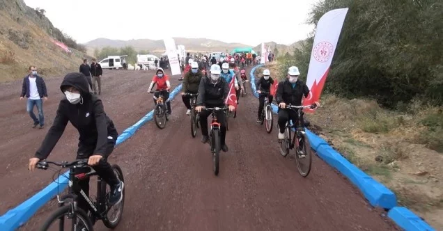 Türkiye’nin en uzun bisiklet yolunda pedallar 29 Ekim için çevrildi