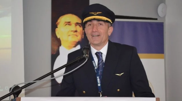 Türkiye’nin ilk 100 pilotundan Pilot Serdar Can öğrencileri bilgilendirdi