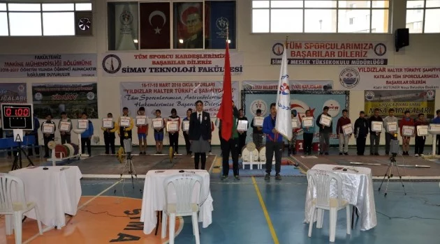 Türkiye’nin yıldız haltercileri Simav’da yarışıyor