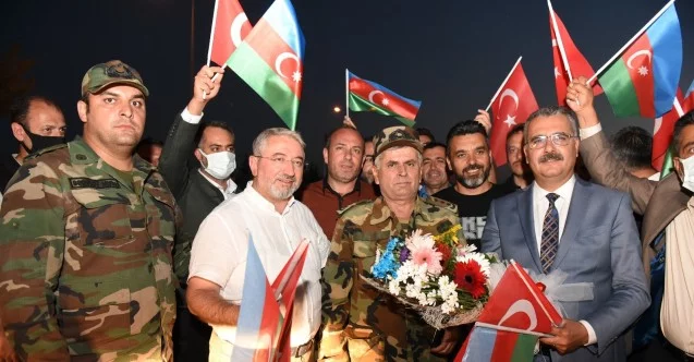 Türkiye’ye yardıma gelen Azerbaycanlı ekibe sevgi seli