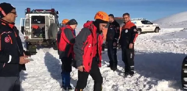 Uludağ'da kaybolan 2 dağcıyı bulmak için ekipler seferber oldu
