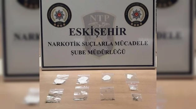 Uyuşturucu satıcısı olduğu iddia edilen 5 şüpheli yakalandı