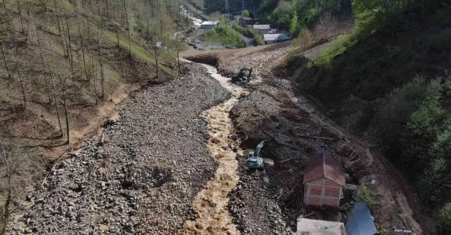 Vali Ustaoğlu: "Trabzon’da 2 ayda irili ufaklı 100’ün üzerinde toprak kayması meydana geldi"