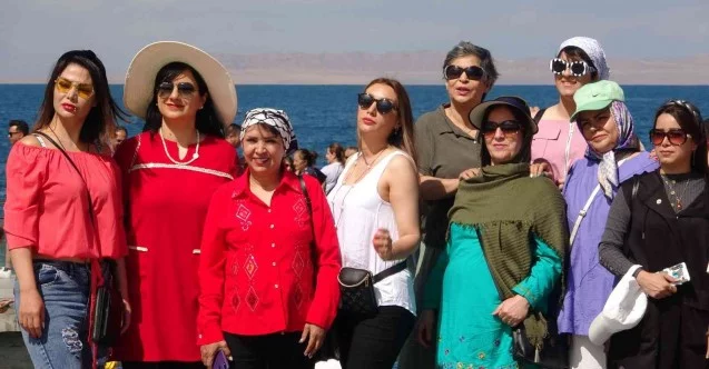 Van Gölü sahilleri İranlı turistlerle doldu taştı