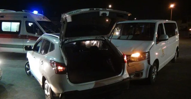 VİP araç, kavşakta otomobille çarpıştı: 2 yaralı