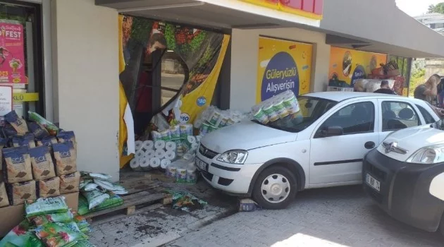 Bursa'da vitesi karıştırdı markete daldı: 2 yaralı