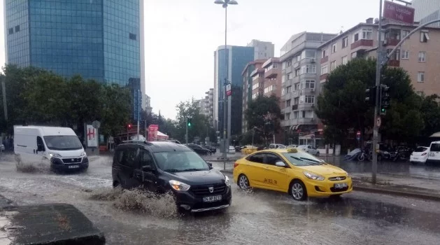 Yağmur Anadolu Yakası’nda etkili oldu