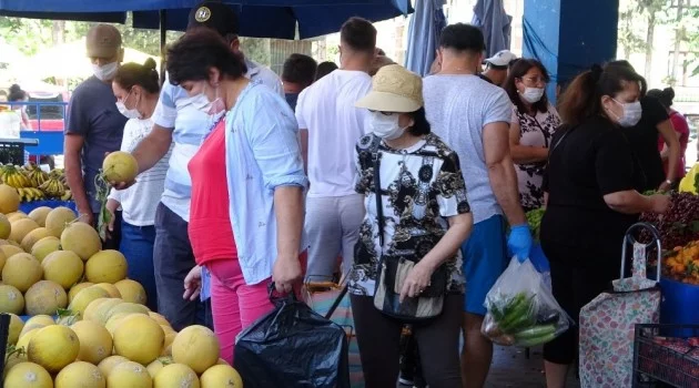 Yasak sonrası Antalya semt pazarlarında yoğunluk